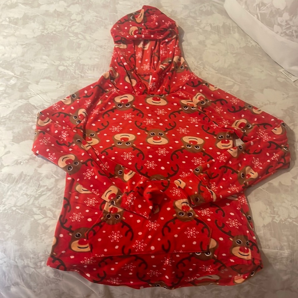 Soft & comfy reindeer hoodie.